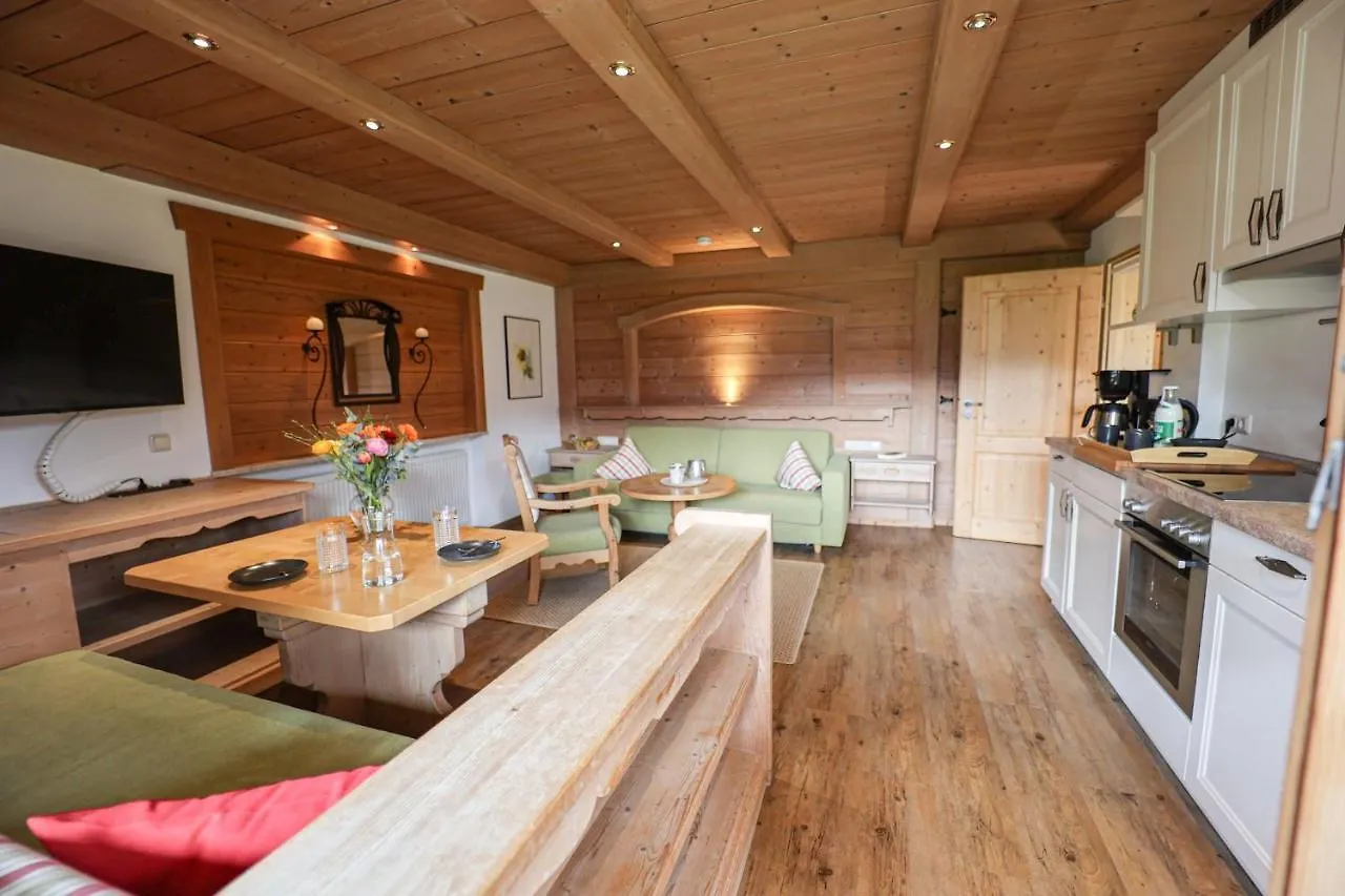 Apartment Gaestehaus Almblick Schoenau am Koenigsee