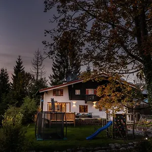 Chalet Beautiful Cosy House Near Koenigsee, Schoenau am Koenigsee